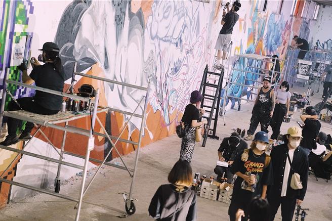 地震拆除后的墙面，将成为创作的大型涂鸦墙。（花莲市公所提供／王志伟花莲传真）