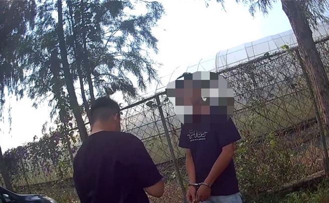 彰化2婦人遭詐1630萬元，警方在2人面交時，趁機逮捕3名車手，並查扣相關證物。（警方提供／葉靜美彰化傳真）