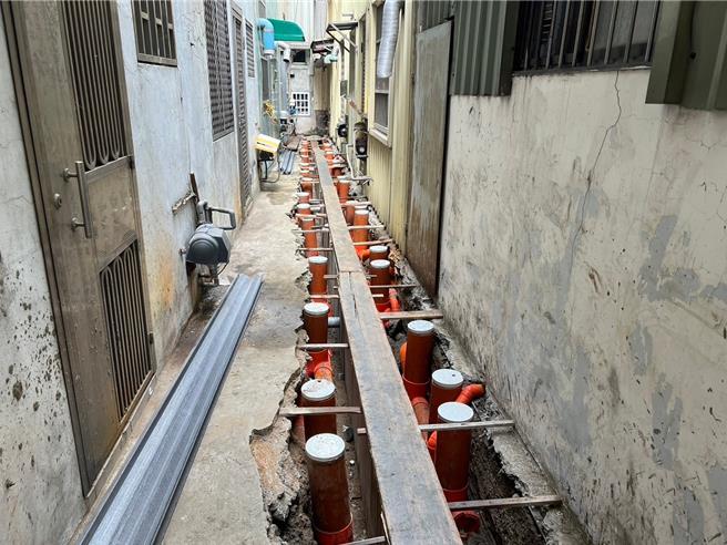仁德區污水用戶接管工程第9標後巷用戶接管施工中。（水利局提供／寶智華台南傳真）