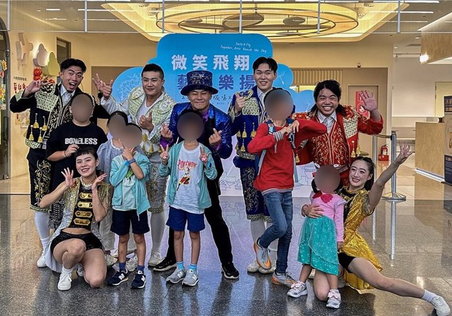 为庆祝双十国庆，桃园国际机场公司于10日在桃机航厦内精心策划了5场别具特色的艺文展演活动，让国内外旅客在欢乐氛围中，共同庆祝国家生日。（机场公司提供／陈麒全桃园机场传真）