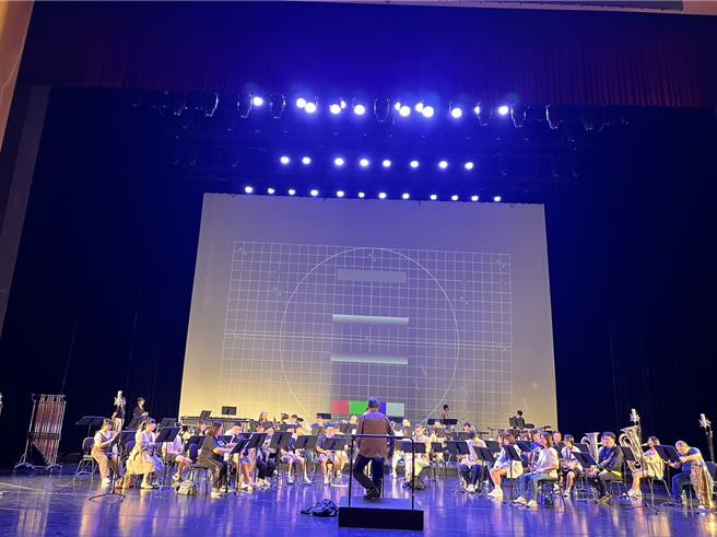 集结两岸三地艺文团队携手演出的「金厦学海共筑梦 2024台湾原创动画音乐会」，将于12日晚间7点在金门县文化局演艺厅盛大演出，欢迎地区热爱音乐与绘本的乡亲们，踊跃到场欣赏这场音乐盛会。(图／金门县音乐协会提供)