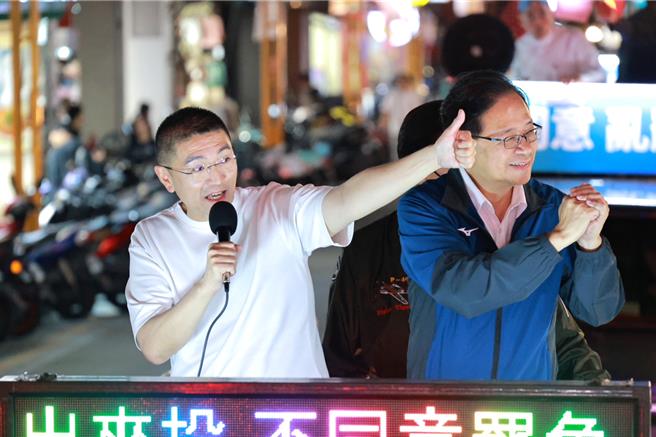 桃園市長張善政今晚至基隆與基隆市長謝國樑合體車隊掃街，呼籲基隆市民務必勇敢出來投下「不同意罷免票」。（國民黨基隆市黨部提供／徐佑昇基隆傳真）