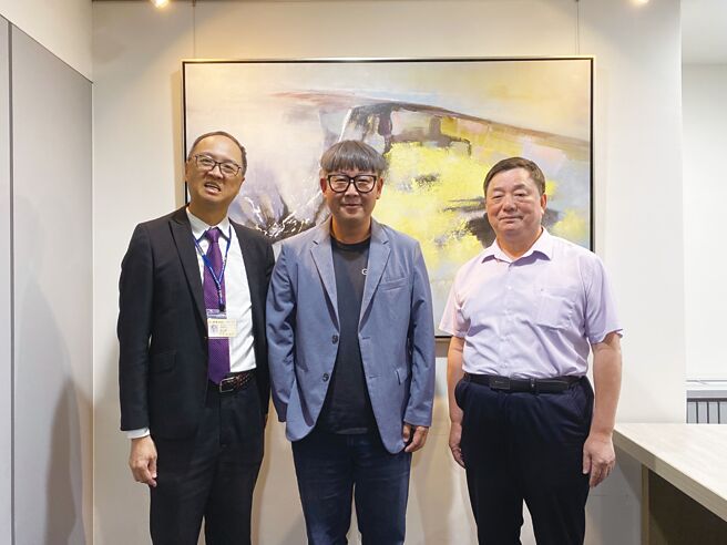 敏盛医院副总院长刘宜廉（左起），盛弘医药董事长杨弘仁、总经理刘庆文。图／杜蕙蓉