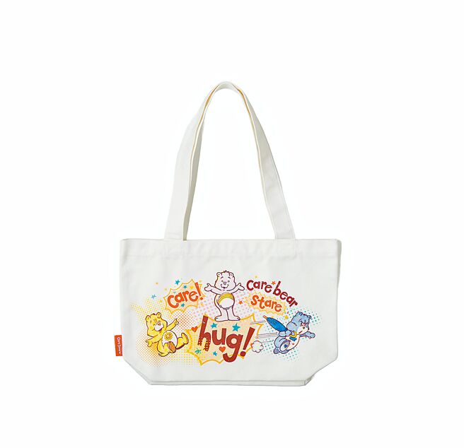 家樂福ＸCare Bears歡樂熊時光，今（10日）中午在家樂福量、超市分店限量開賣，每袋299元。（家樂福提供）