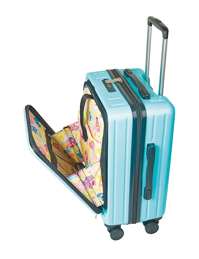 家樂福ＸCare Bears 20吋行李箱，加購價1499元。（家樂福提供）