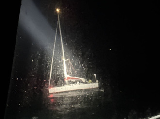 出師未捷？ 駕帆船赴澎湖參賽「斷舵漂流」  8男2女漂流吉貝嶼獲救