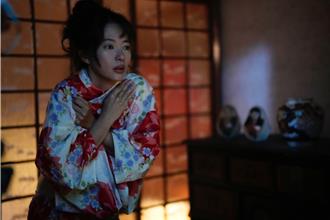 高宇蓁演茶室女大膽裸背　鼻樑險被打斷