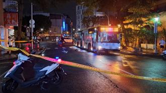 才撞死女大生 巨業客運又出事！當員警面直接闖紅燈 公司竟回一句