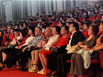 文平嫂 「真心相伴」演唱會登場！白冰冰與群星熱力開唱