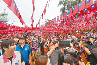 张老旺：爸妈缝的国旗 一直挂下去