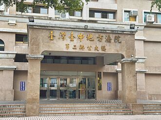 台中 男開車衝撞館長健身房 一審判5年8月 可上訴