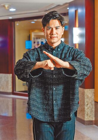 伍允龍看成龍《醉拳》萌生當打星