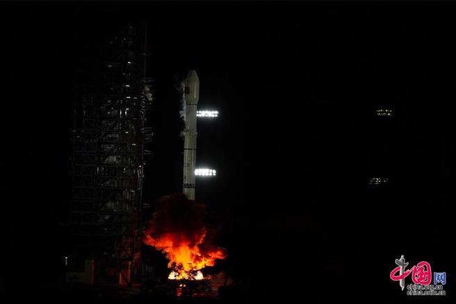 大陆10日晚间21时50分在西昌卫星发射中心使用火箭，将卫星互联网高轨卫星03星发射升空。（图／取自中国网）