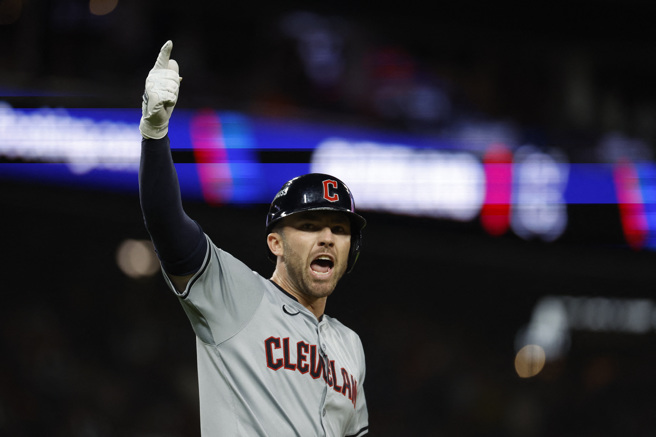 守护者代打David Fry敲出逆转两分炮，帮助球队延长战线。（图／路透社）