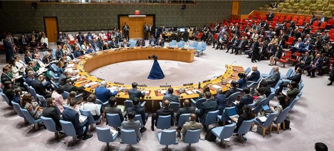 联合国黎巴嫩维和部队遭以军袭击2伤中方在安理会严重关切强烈谴责。（联合国新闻网）