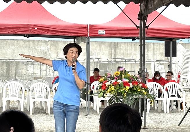 台東「富岡港交通船客運服務中心」今（11）日舉行開工典禮，台東縣長饒慶鈴致詞。（蔡旻妤攝）