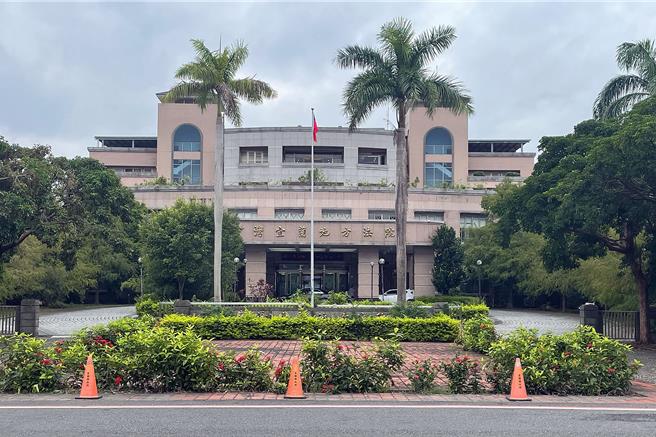 檢方依殺人罪嫌將張女聲請羈押，宜蘭地方法院裁定羈押。（李忠一攝）