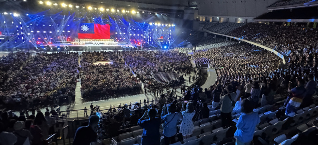 台北大巨蛋5日首场举办的非体育赛事大型活动「113年国庆晚会」，活动带动大巨蛋周边商圈人潮增3成、餐饮业绩提升超过2成，周边旅宿业更几乎满房。(本报资料照片)