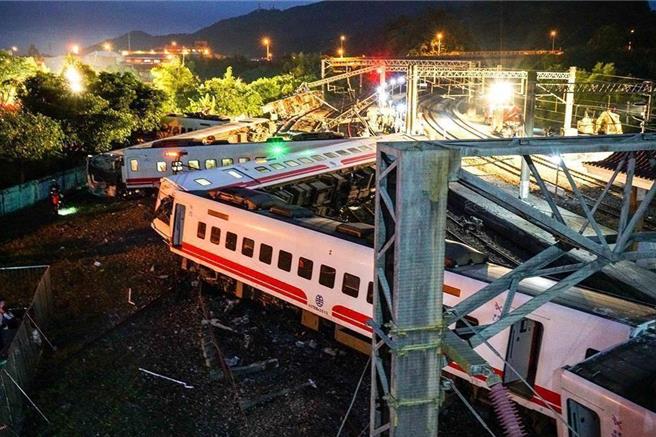 2018年10月21日普悠瑪翻車釀18死。（中時資料照片）