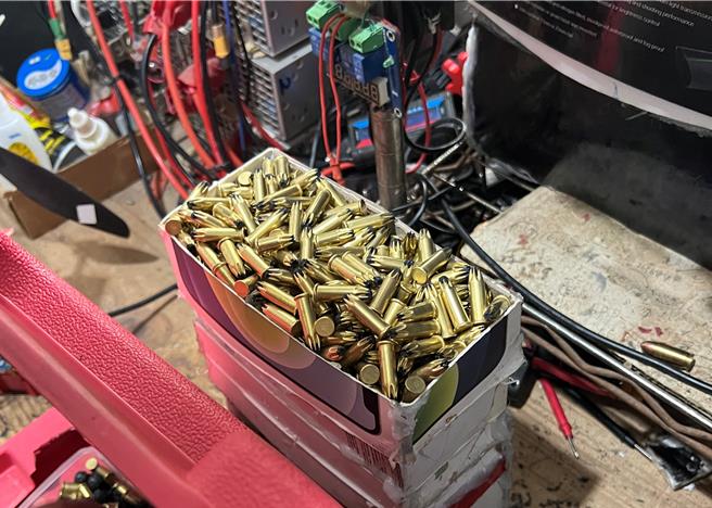 警方查扣300多顆改造子彈。（民眾提供／郭良傑高雄傳真）