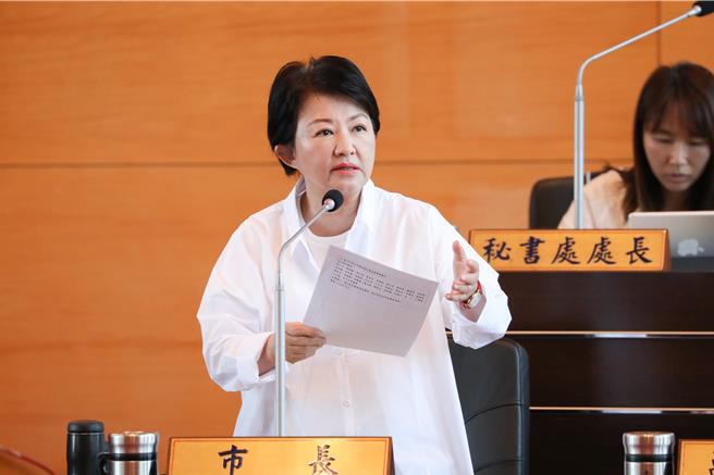 蓝白立院党团将中央总预算退回，卢秀燕指出，韩、卓两院院长中午要喝和解咖啡，她相当乐观。（陈淑娥摄）