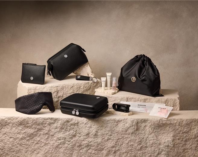 长荣航空与Giorgio Armani合作的皇玺桂冠舱过夜包，本月将推出全新设计款式。（长荣航空提供／蔡明亘台北传真）