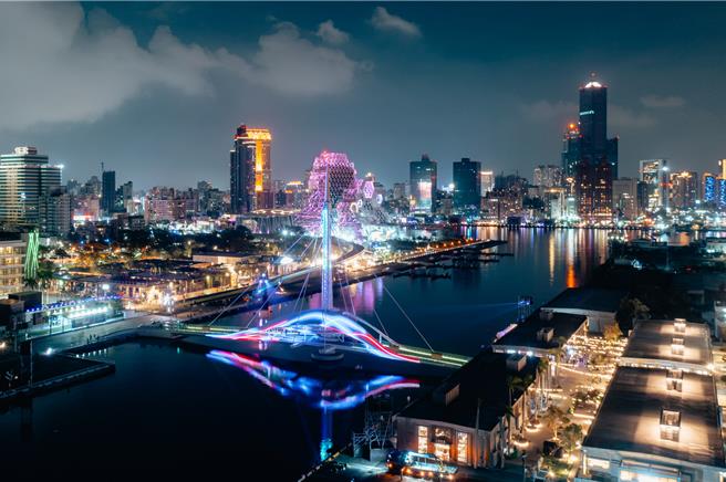 TTXC台灣文化科技大會將搶先於今晚11日晚間啟動光影展演，運用AI將生活大數據生成光影藝術，打造一連串的沉浸式科技光影展演。（高雄市文化局提供／任義宇高雄傳真）