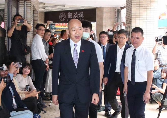 立法院長韓國瑜11日邀請朝野立院黨團幹部與行政院長卓榮泰在立法院旁的點水樓餐廳吃「和解飯」，協調總預算卡關問題，立法院長韓國瑜（見圖）到場。（趙雙傑攝）