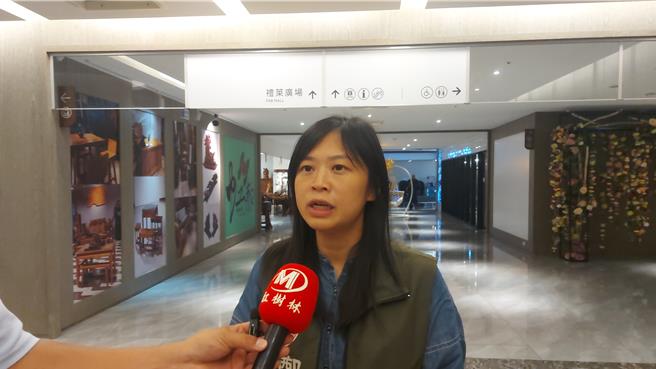 新北市议员郑宇恩呼吁新北市府研议是否可比照高雄市的方式，对于泡水汽机车提供补助。（张铠乙摄）