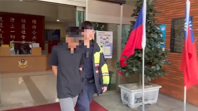 警方将马来西亚籍的车手依法送办。（三重警分局提供）