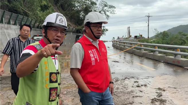 金峰鄉公所近日遭網友爆料訂餐未取，颱風山陀兒重創金峰鄉，鄉長蔣爭光日夜勘災。（蔡旻妤攝）