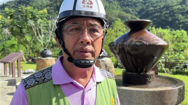 金峰鄉公所近日遭網友爆料訂餐未取，颱風山陀兒重創金峰鄉，鄉長蔣爭光日夜勘災。（蔡旻妤攝）