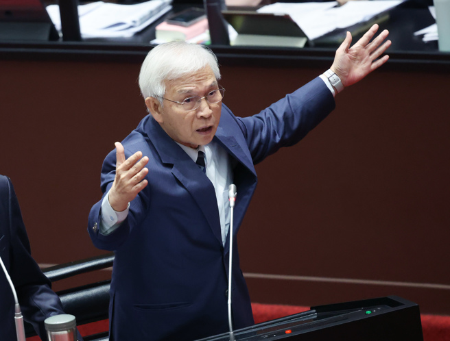 台湾央行总裁杨金龙今年在全球央行总裁评比中拿下B＋。（图／报系资料照）