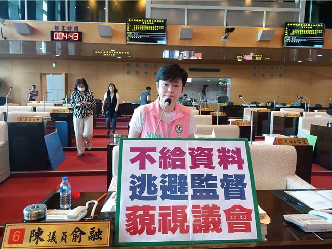 中央「朝野和解飯」今破局，民進黨市議員陳俞融下午批盧秀燕「神預測錯誤」。（陳淑娥攝）