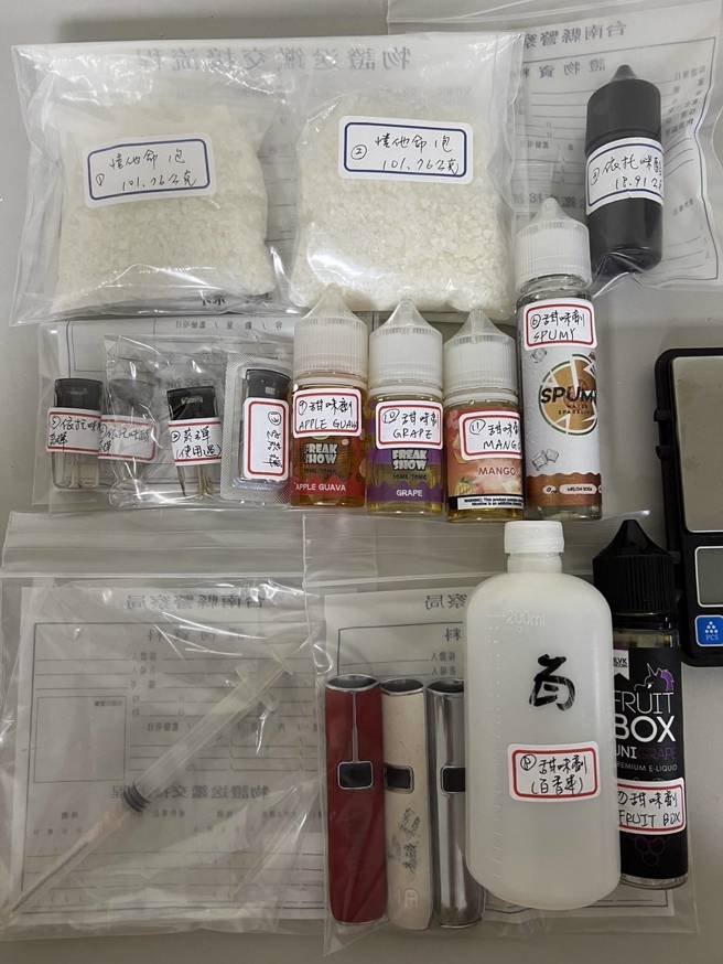 國慶日破獲製毒工廠，台南市一間打著借貸公司名號的毒窟，竟成為製毒販毒的據點。（圖警方提供／簡銘柱翻攝）