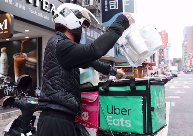 交通部近日预告修正外送平台机车运送运价引发热议。示意图。（本报资料照片）