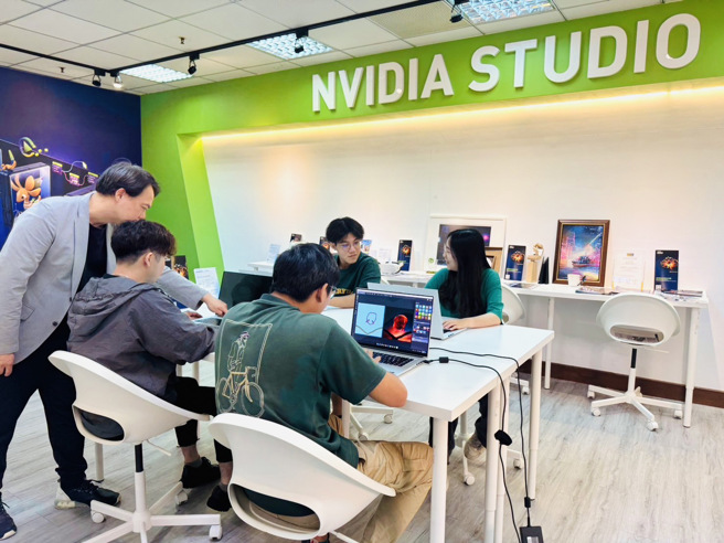 義大與NVIDIA及技嘉科技(Gigabyte)強強攜手打造全臺首座「NVIDIA Studio x GIGABYTE 協作空間」。(照片/義守大學提供)