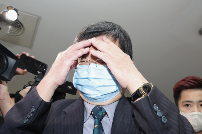 台湾医疗发展全联会理事长吴梅寿移送复讯。（邓博仁摄）