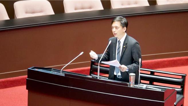 国民党立委牛煦庭11日质询行政院长卓荣泰、经济部长郭智辉。（牛煦庭办公室提供／陈薏云台北传真）