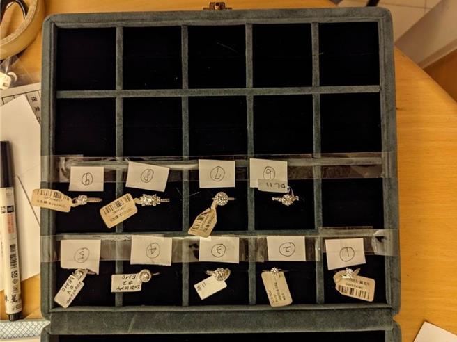 恆耀鑽石違法吸金案，檢調查扣被林、曾2主嫌用以套利的鑽石。（本報資料照片／郭良傑高雄傳真）