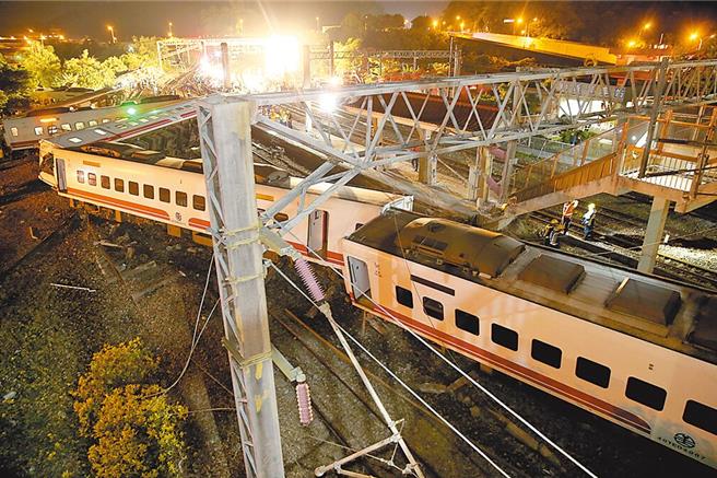 台铁普悠玛列车2018年10月21日在新马站发生出轨翻车事故，造成18人死亡、215人受伤。（本报资料照片）