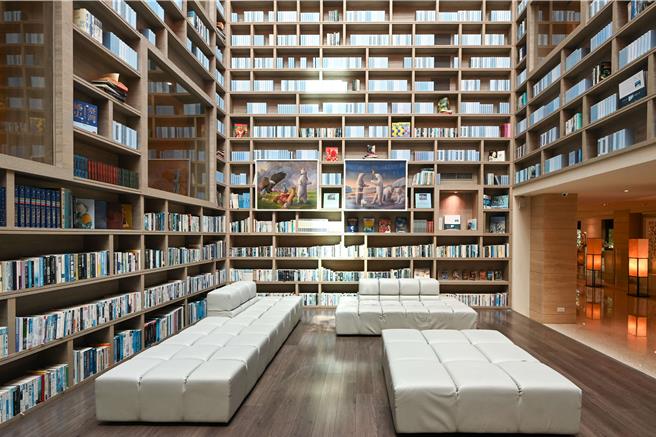 泡汤旺季到来，北投大地酒店10月14日起抢先推出超值线上旅展，住宿、泡汤、美食餐券下杀48折起。(大地酒店提供)