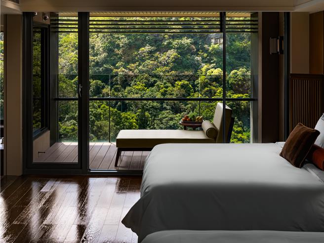 北投丽禧「雅致山景客房一泊一食住宿券」，旅展优惠价折扣71折，堪称年度最低价。（北投丽禧温泉酒店提供）