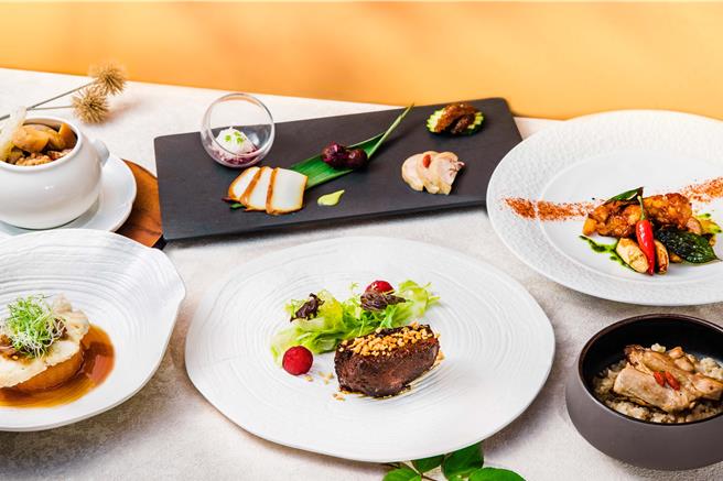连2年荣获米其林推荐的「雍翠庭」臺式餐厅，「典藏套餐」可品尝龙虾球与澳洲和牛颊双主菜。（北投丽禧温泉酒店提供）