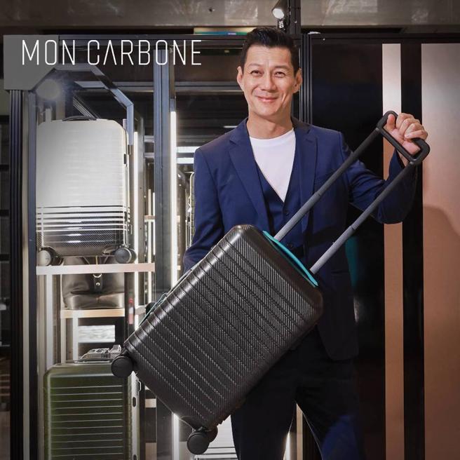 聂云倾心推荐「MON CARBONE」行李箱，邀大眾一起到台中新光三越体验鑑赏。图/业者提供