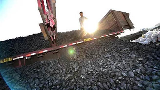 大陸煤炭三角區碳鎖定效應顯著，轉型動力不足積極尋求破解之道。（大陸央視）