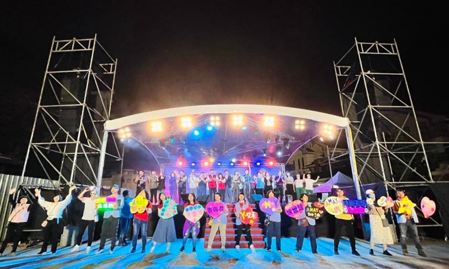 朱海君邀请杨清基伉俪、吉安乡长游淑贞、东华公共事务研究学会荣誉理事事长田俊雄 、花莲县政府客家事务处长潘乾鑑、傅昆萁立委服务处主任邱惠敏、吉安乡代表会邱美云及多位代表等人，齐声高唱《明天会更好》