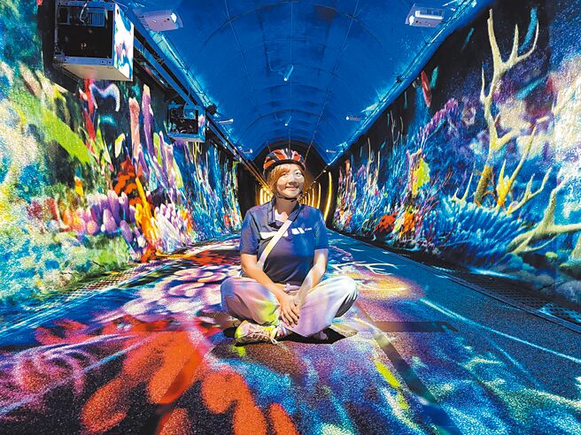 今年是旧草岭隧道启用100周年，东北角管理处在隧道内规画互动式光影体验，让民眾在隧道内感受光影互动乐趣。（东北角管理处提供／李忠一宜兰传真）