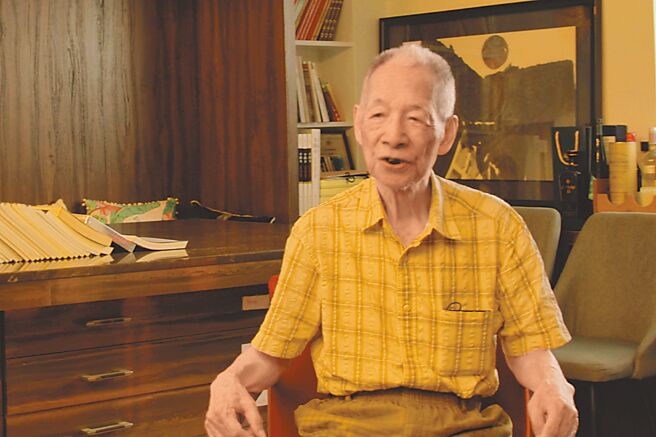 詩人張默係《創世紀》創社元老，特別為七十周年拍攝紀錄片。（解昆樺攝）