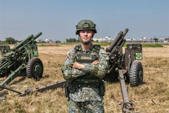 21炮炮4营校正射击 考验团队默契 分享经验厚植职能
